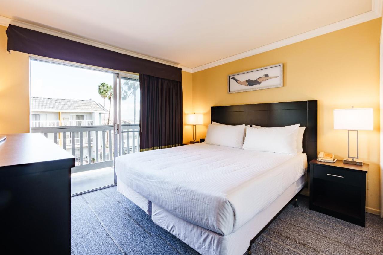 King Room with Pool View at Dana Point Marina Inn