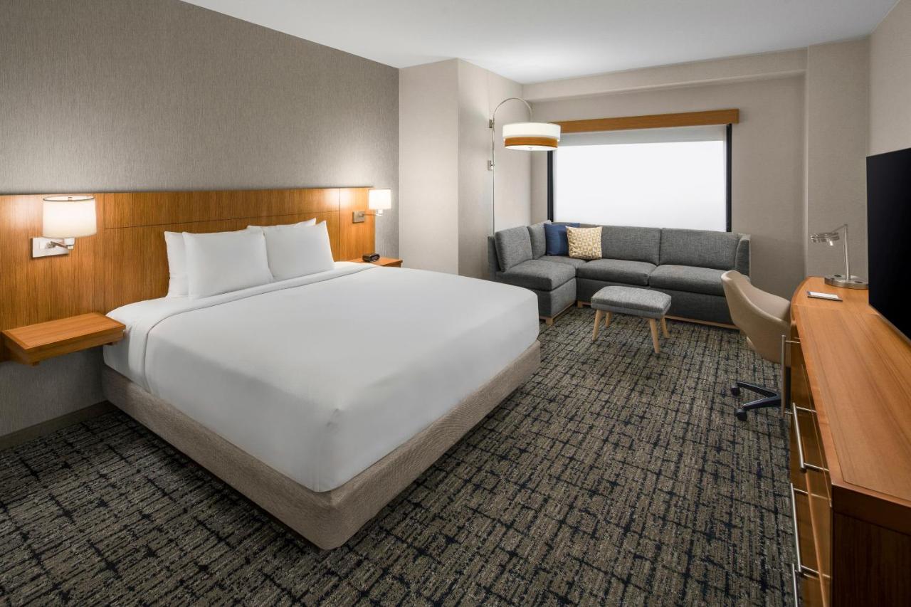 King Room with Roll-In Shower - Disability Access at Hyatt Place Denver/Cherry Creek