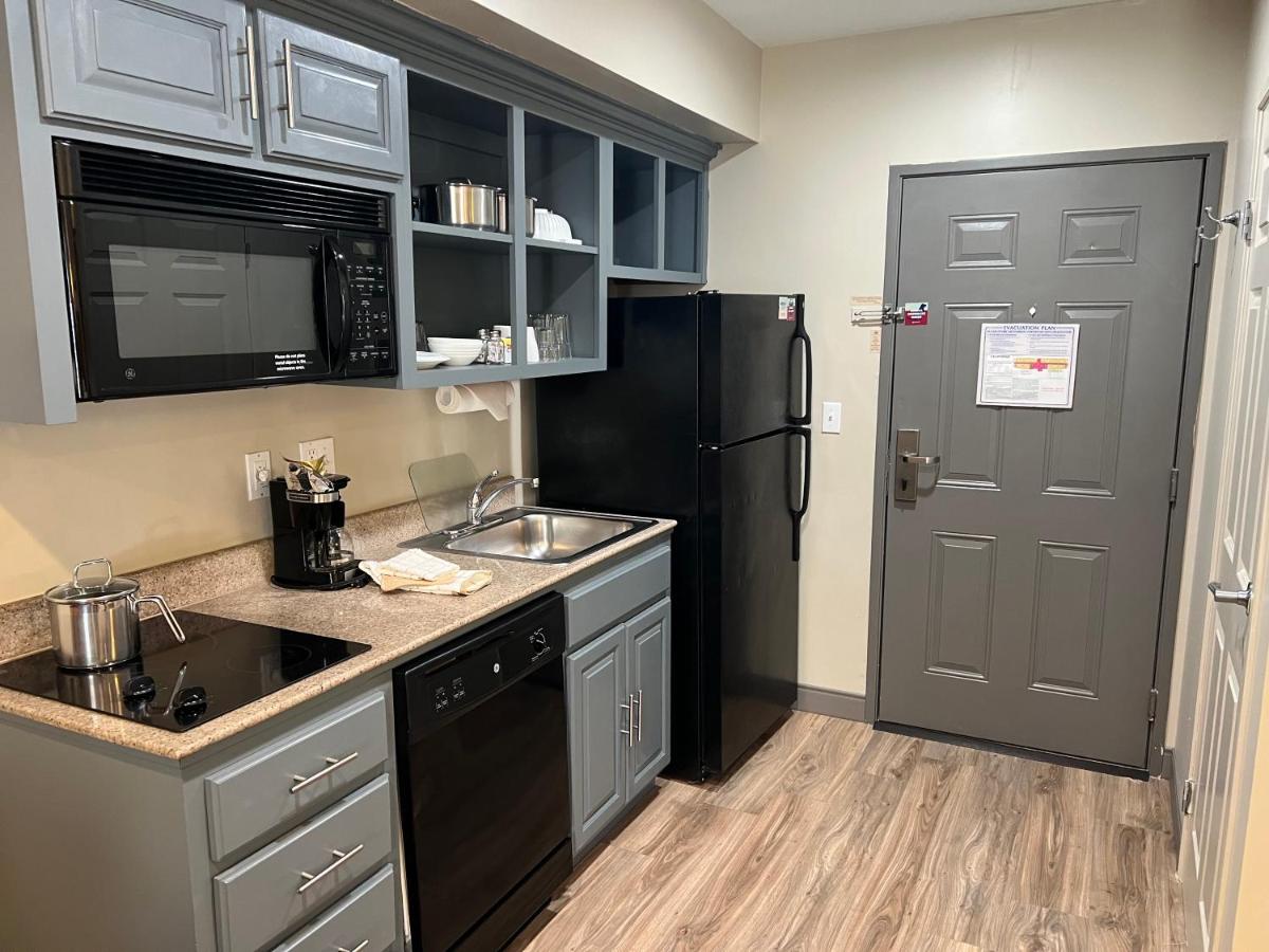 Queen Studio at Candlewood Suites LAX Hawthorne, an IHG Hotel