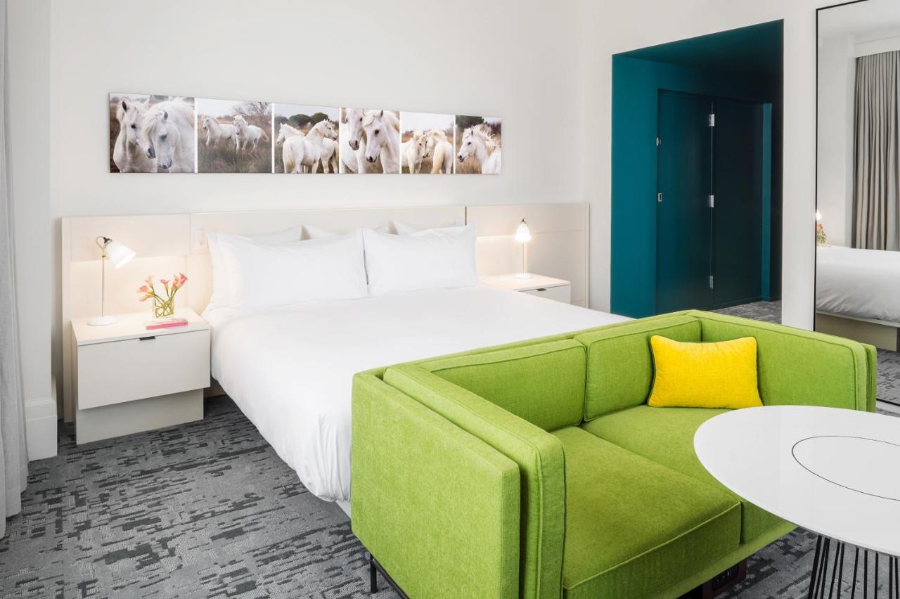 Corner King Room at 21c Museum Hotel Lexington