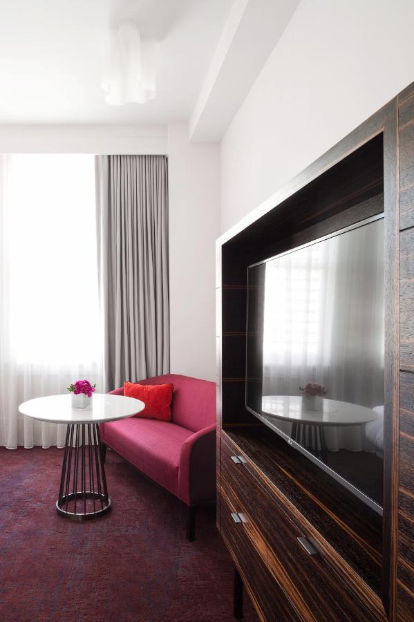 Deluxe Double Queen Room at 21c Museum Hotel Lexington