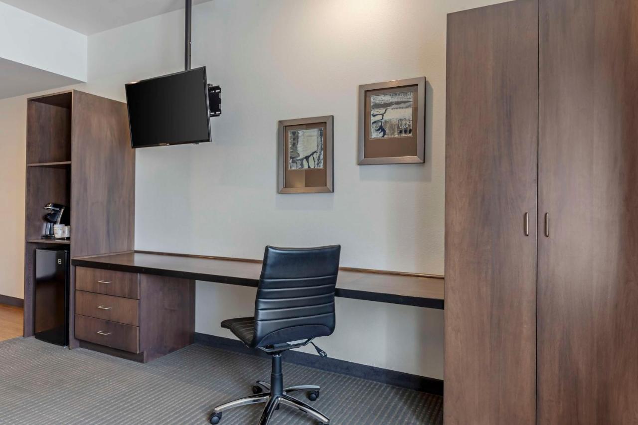 King Room - Hearing Accessible at Best Western Plus Peppertree Nampa Civic Center Inn