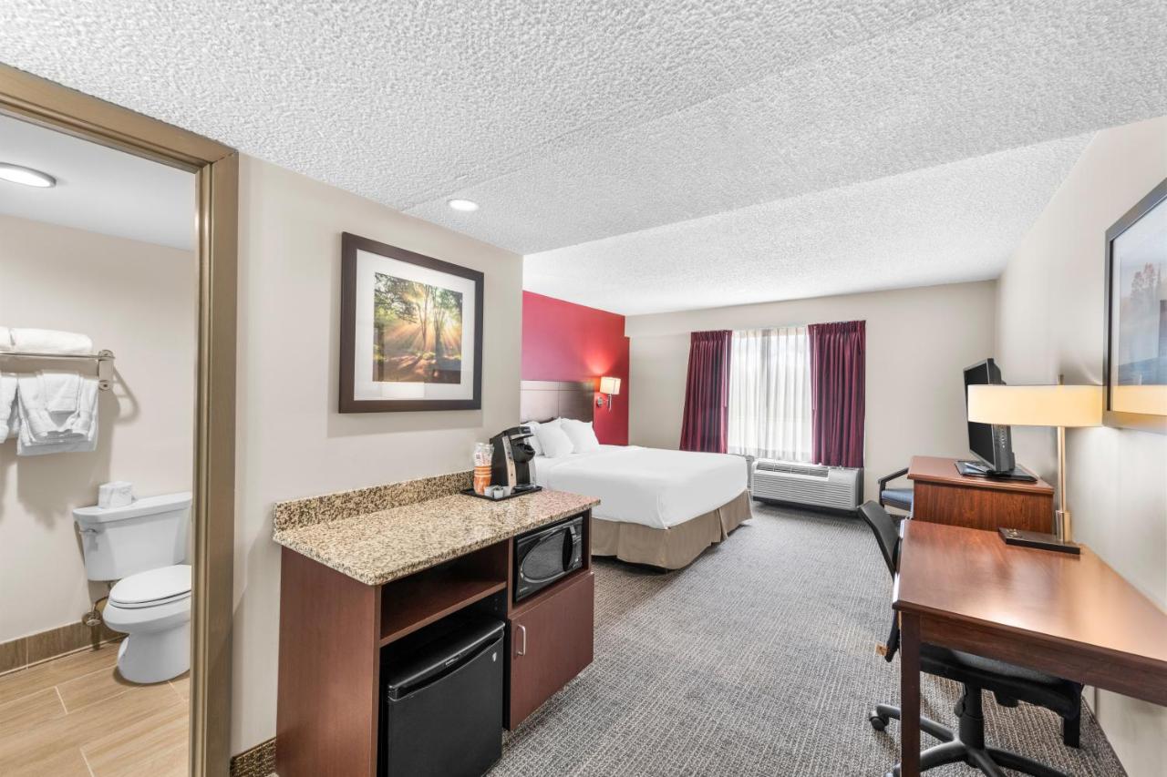 Ramada Hotel & Conference Center by Wyndham Columbus