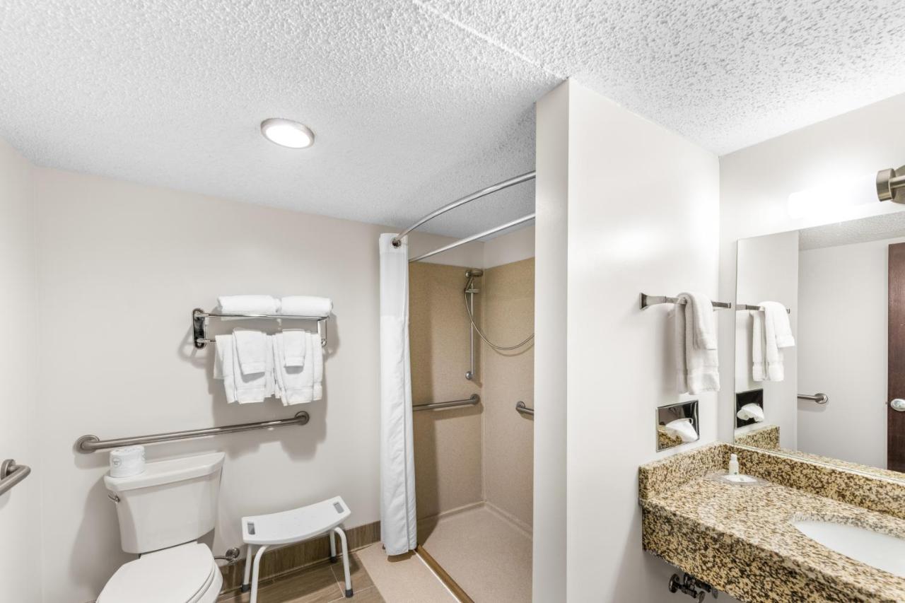 Ramada Hotel & Conference Center by Wyndham Columbus