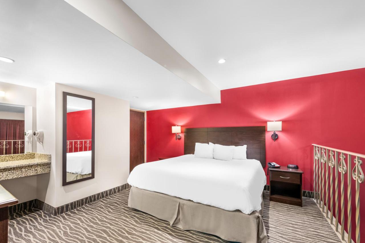 Ramada Hotel & Conference Center by Wyndham Columbus