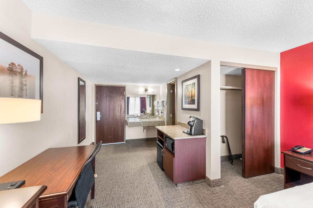 Ramada Hotel & Conference Center by Wyndham Columbus