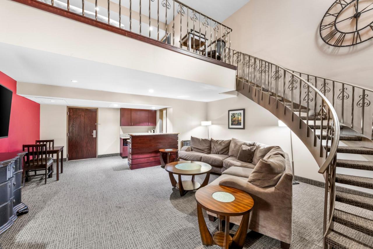 Ramada Hotel & Conference Center by Wyndham Columbus