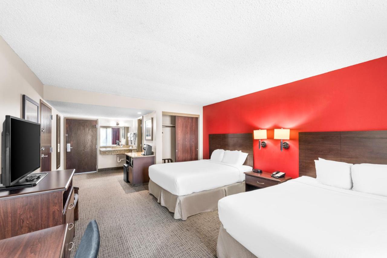 Ramada Hotel & Conference Center by Wyndham Columbus