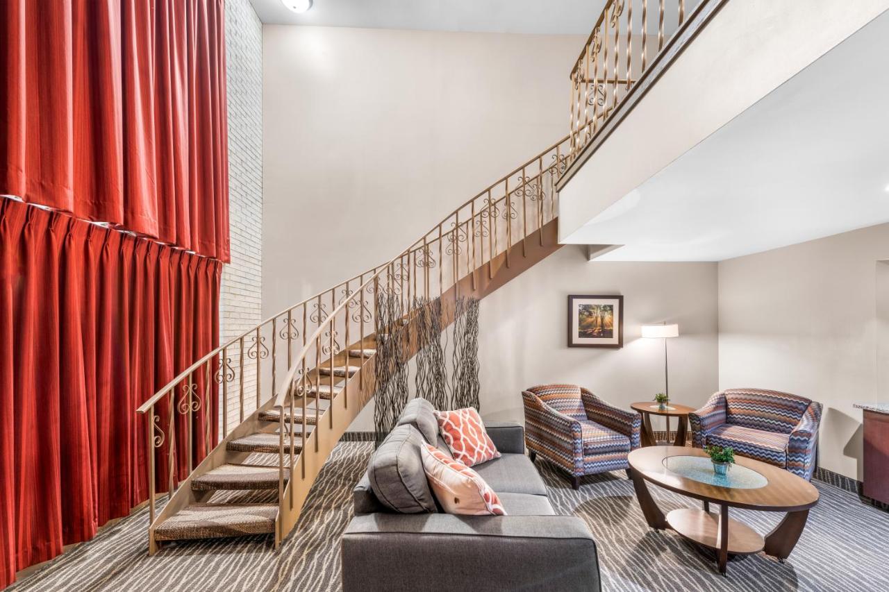 Ramada Hotel & Conference Center by Wyndham Columbus