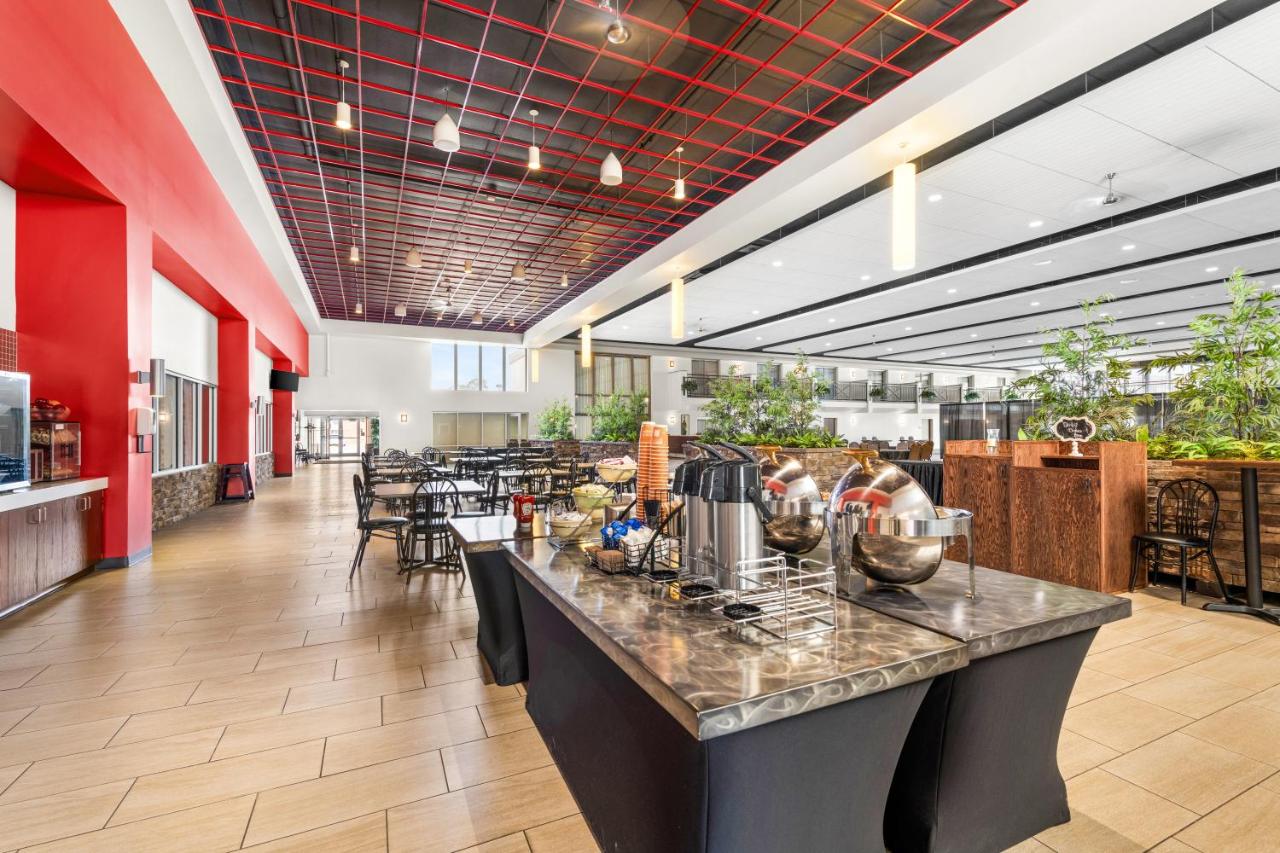 Ramada Hotel & Conference Center by Wyndham Columbus