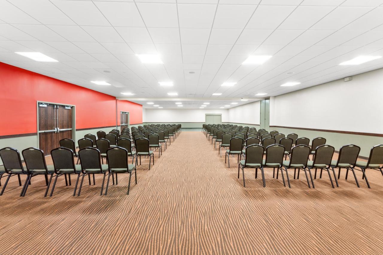 Ramada Hotel & Conference Center by Wyndham Columbus