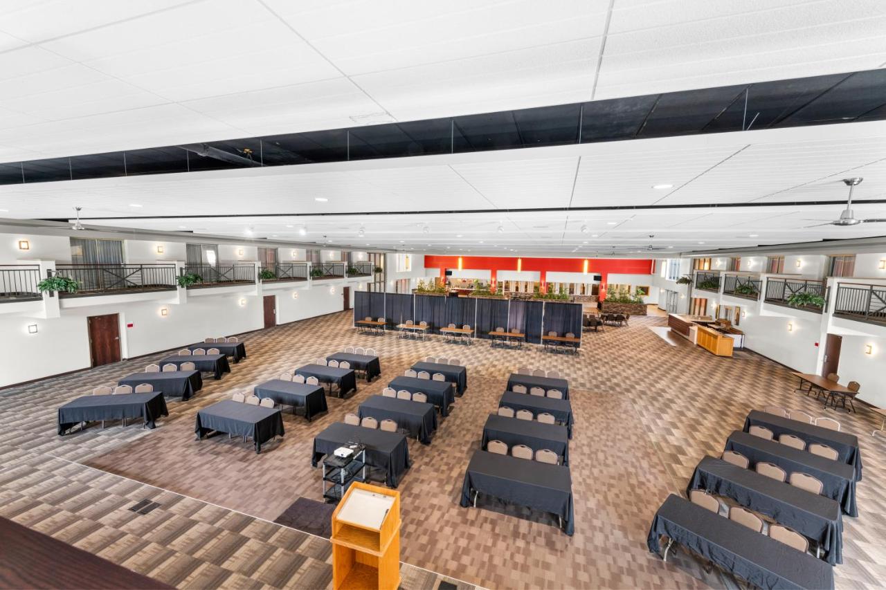 Ramada Hotel & Conference Center by Wyndham Columbus