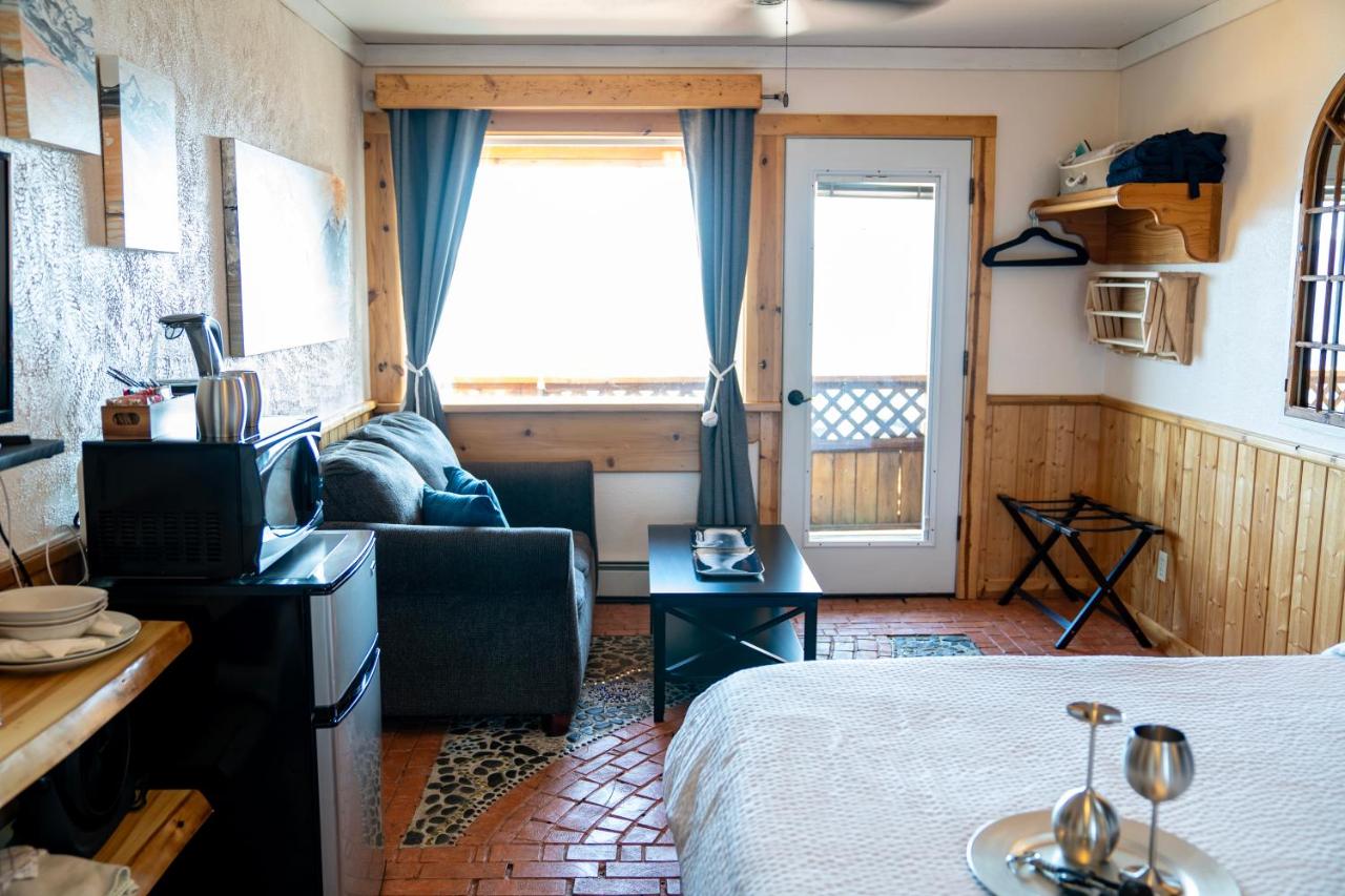 Studio with Ocean View at Homer Inn and Spa