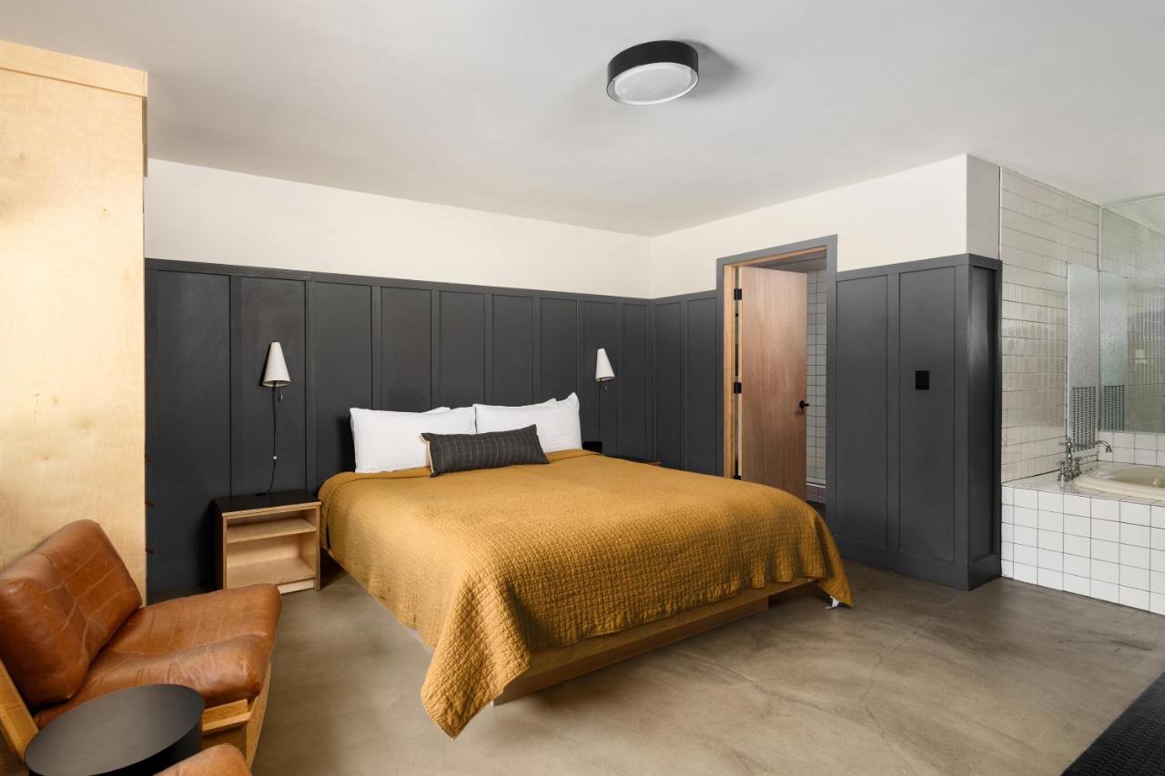Honeymoon King Room at The Coachman Hotel