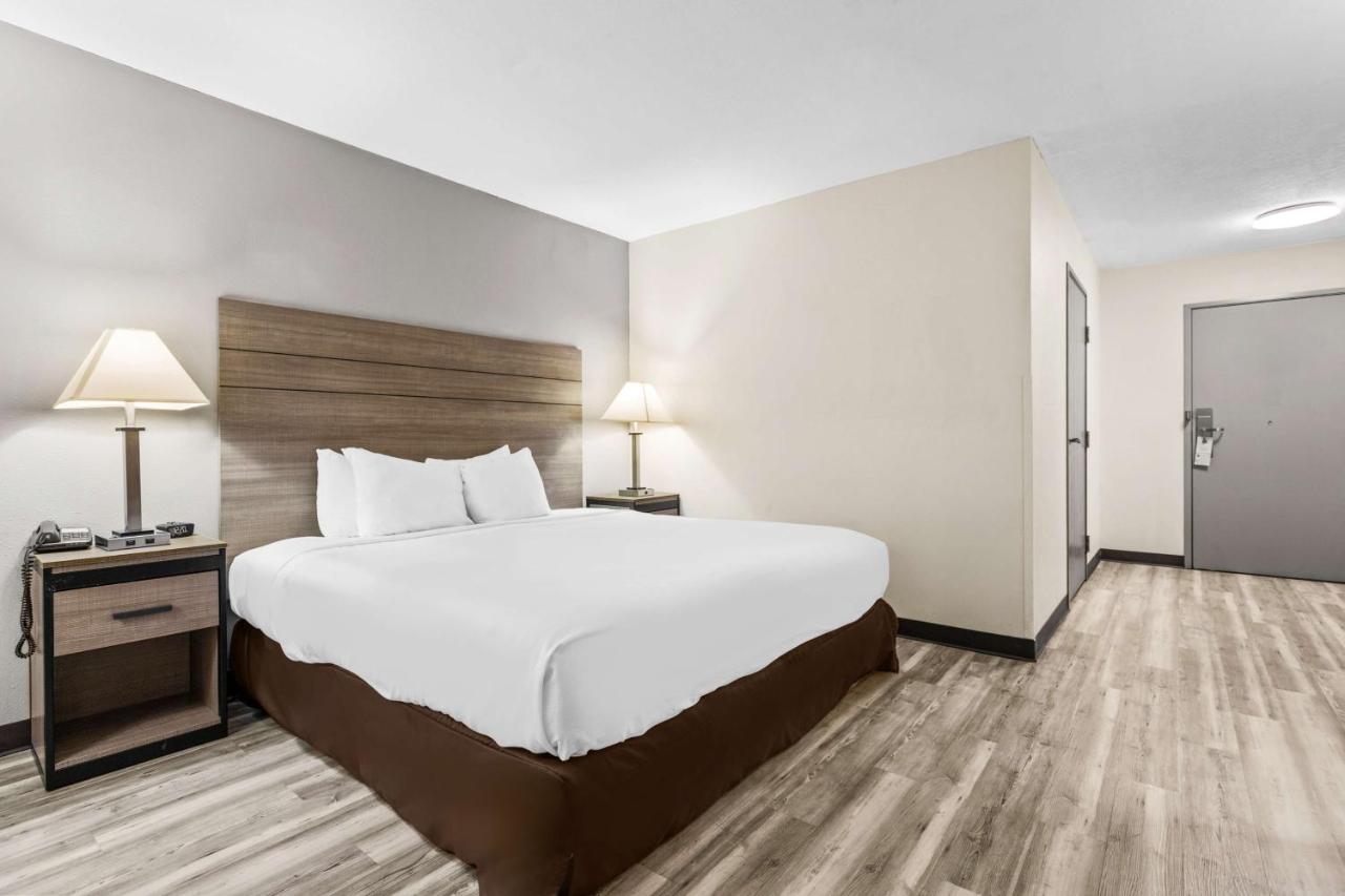 King Room with Roll-In Shower - Disability Access at SureStay Hotel by Best Western Albuquerque Midtown