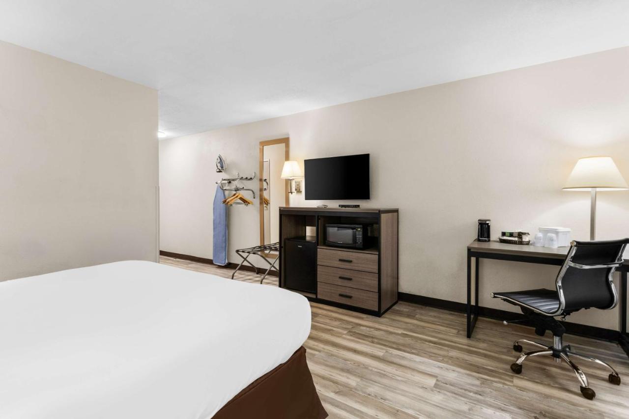 King Room with Roll-In Shower - Disability Access at SureStay Hotel by Best Western Albuquerque Midtown