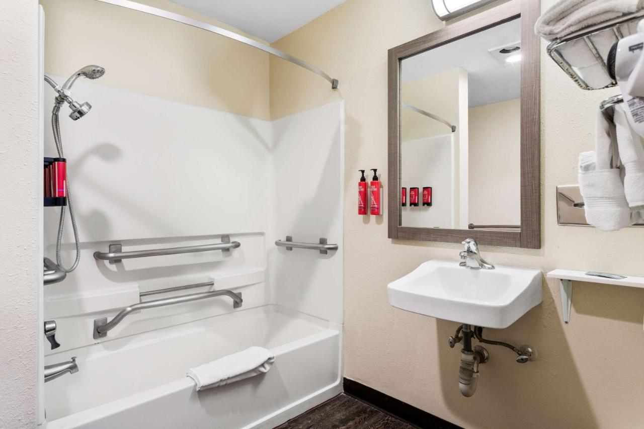 King Room with Mobility Accessible Tub at SureStay Hotel by Best Western Albuquerque Midtown