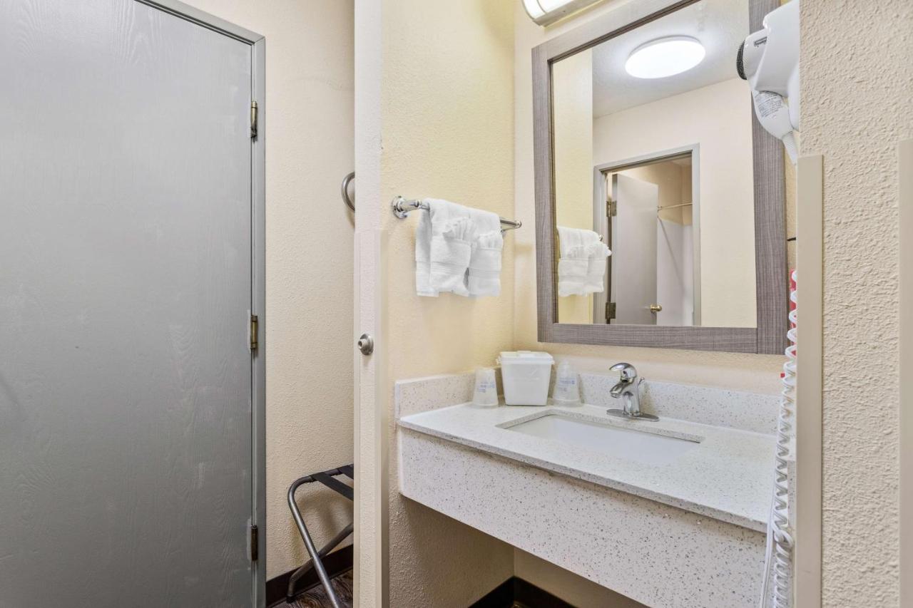 King Room at SureStay Hotel by Best Western Albuquerque Midtown