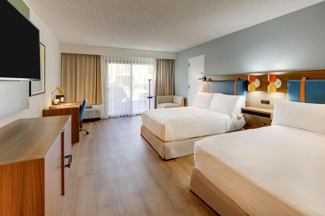 Mobility Accessible Guestroom Two Doubles Roll-In Shower at Sonesta Select Scottsdale at Mayo Clinic Campus