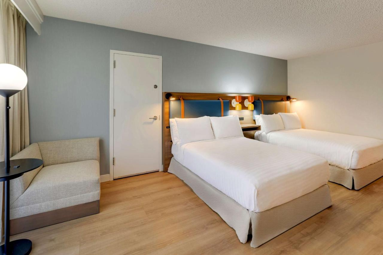 Mobility Accessible Guestroom Two Doubles Roll-In Shower at Sonesta Select Scottsdale at Mayo Clinic Campus