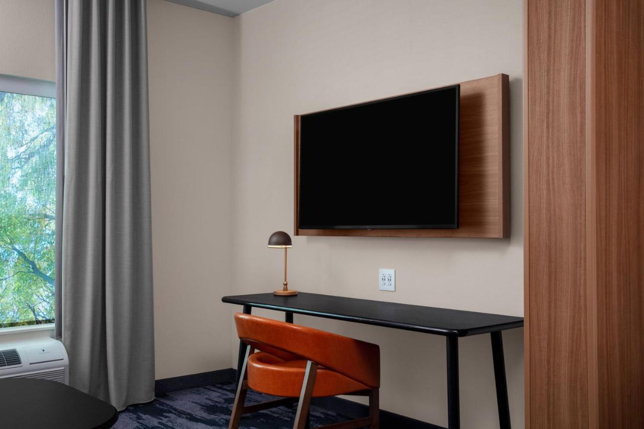 | Fairfield by Marriott Inn & Suites Lewisburg