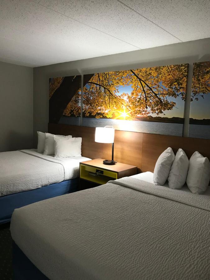 Queen Room with Two Queen Beds - Non-Smoking at Days Inn by Wyndham International Falls
