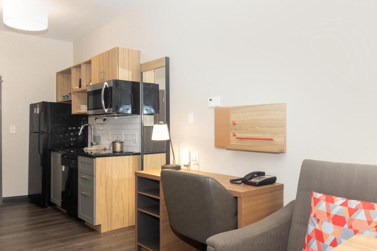 Queen Studio at Candlewood Suites New Bern by IHG