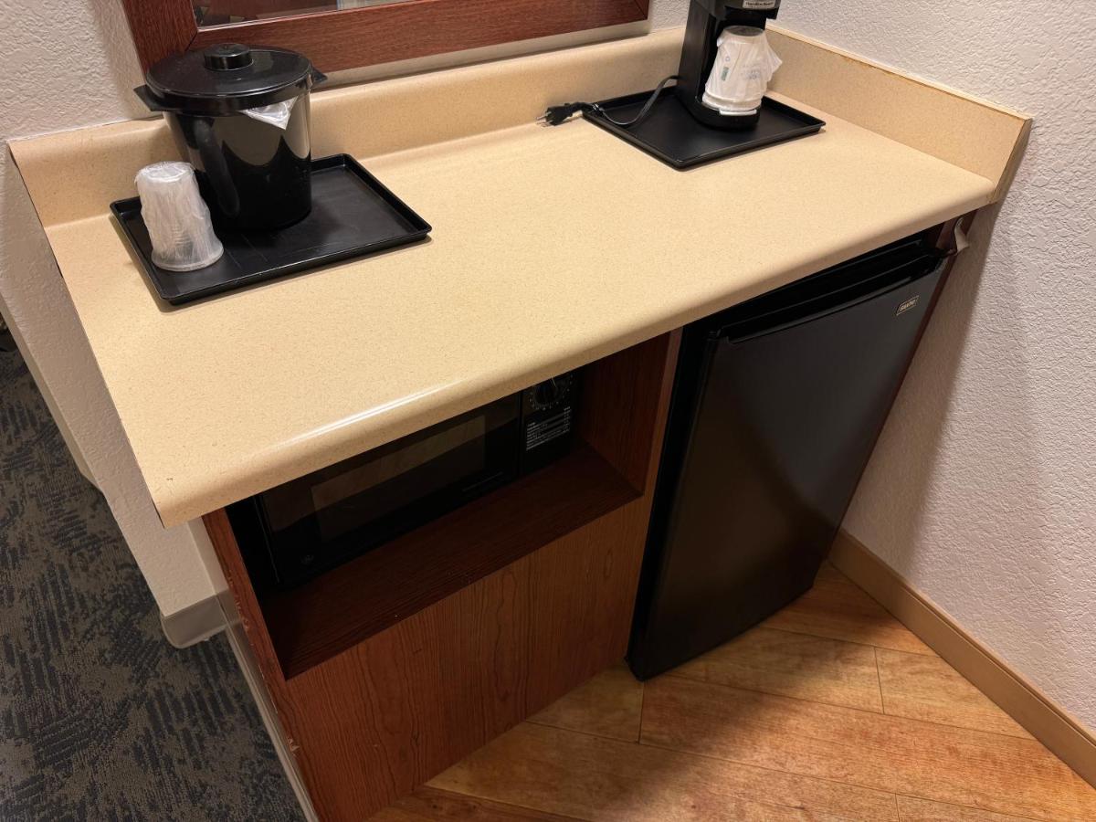 King Room - Disability Access at La Quinta Inn & Suites by Wyndham Bannockburn-Deerfield