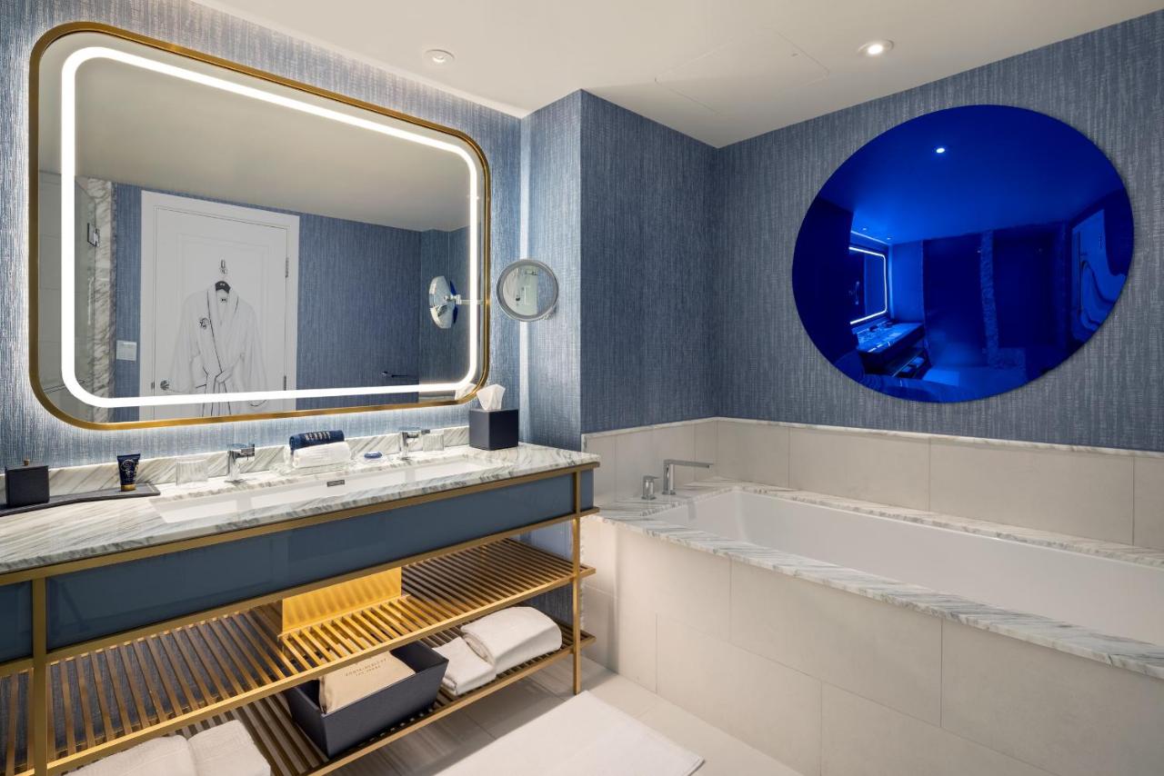 Bleau Queen Mountain Best View at Fontainebleau Las Vegas