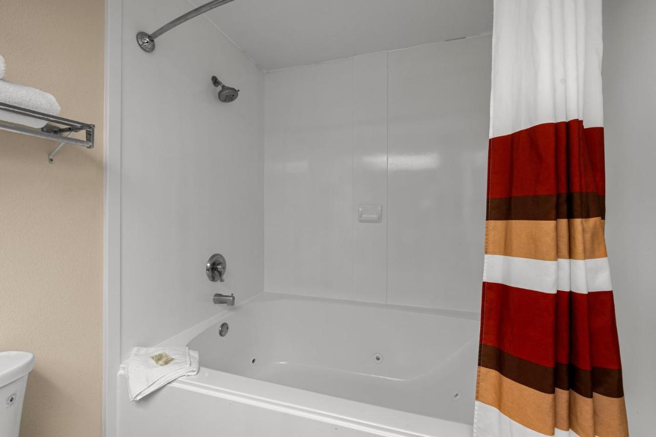 Suite King Room with Spa Bath Non-Smoking at Red Roof Inn & Suites Albany, GA