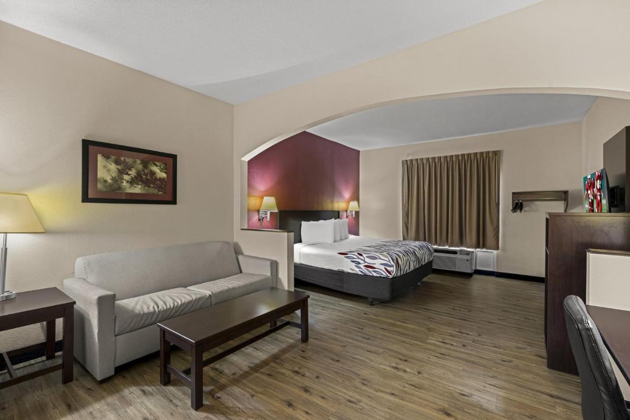 Suite King Room with Spa Bath Non-Smoking at Red Roof Inn & Suites Albany, GA