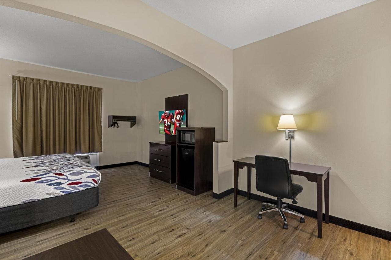 Suite King Room with Spa Bath Non-Smoking at Red Roof Inn & Suites Albany, GA