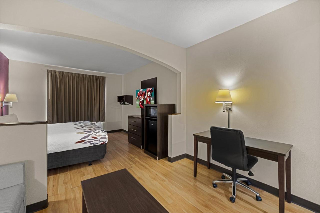 Suite King Room with Spa Bath Non-Smoking at Red Roof Inn & Suites Albany, GA