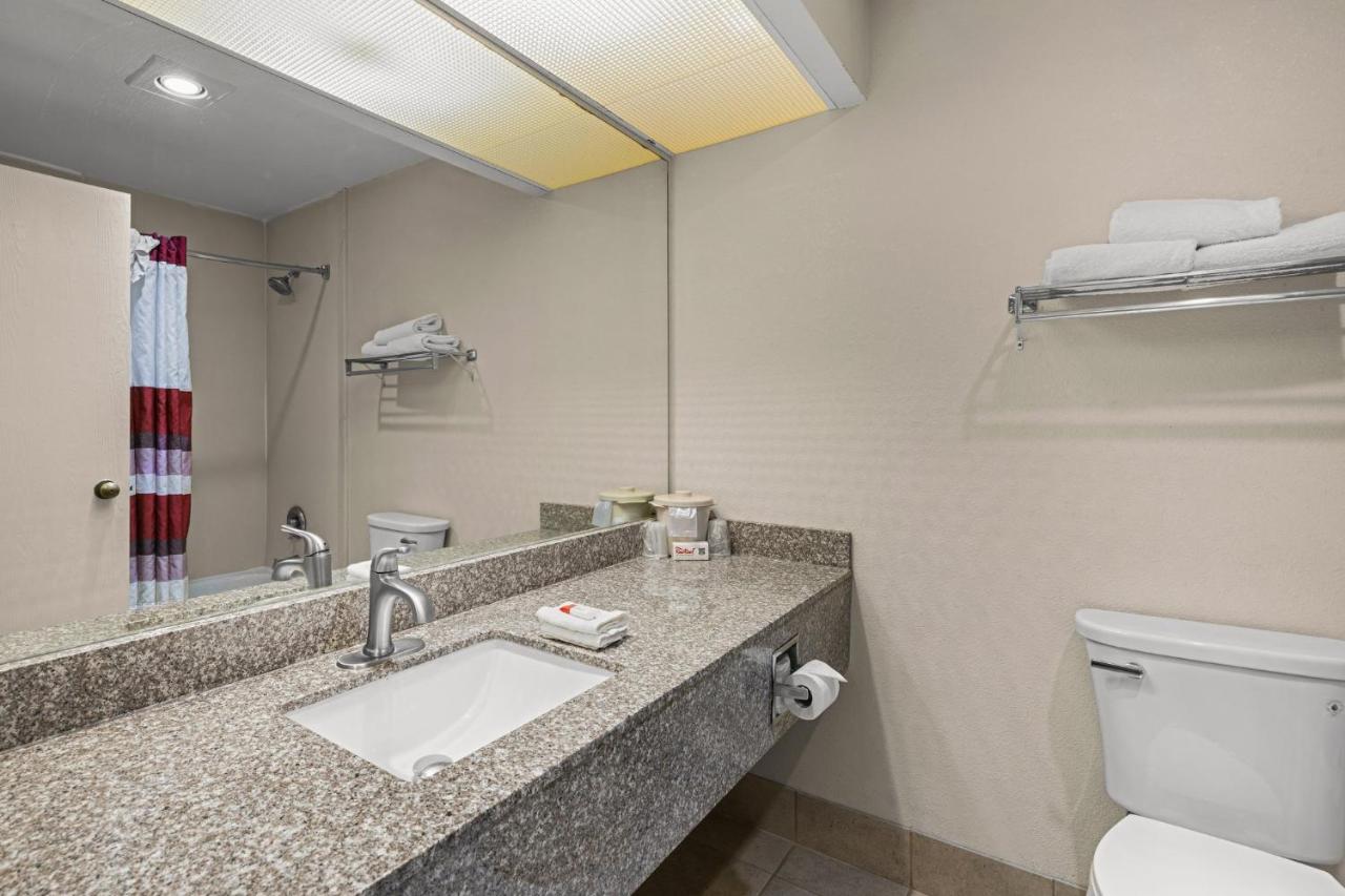 Suite Queen Room Disability Access Roll-In Shower Non-Smoking at Red Roof Inn & Suites Albany, GA