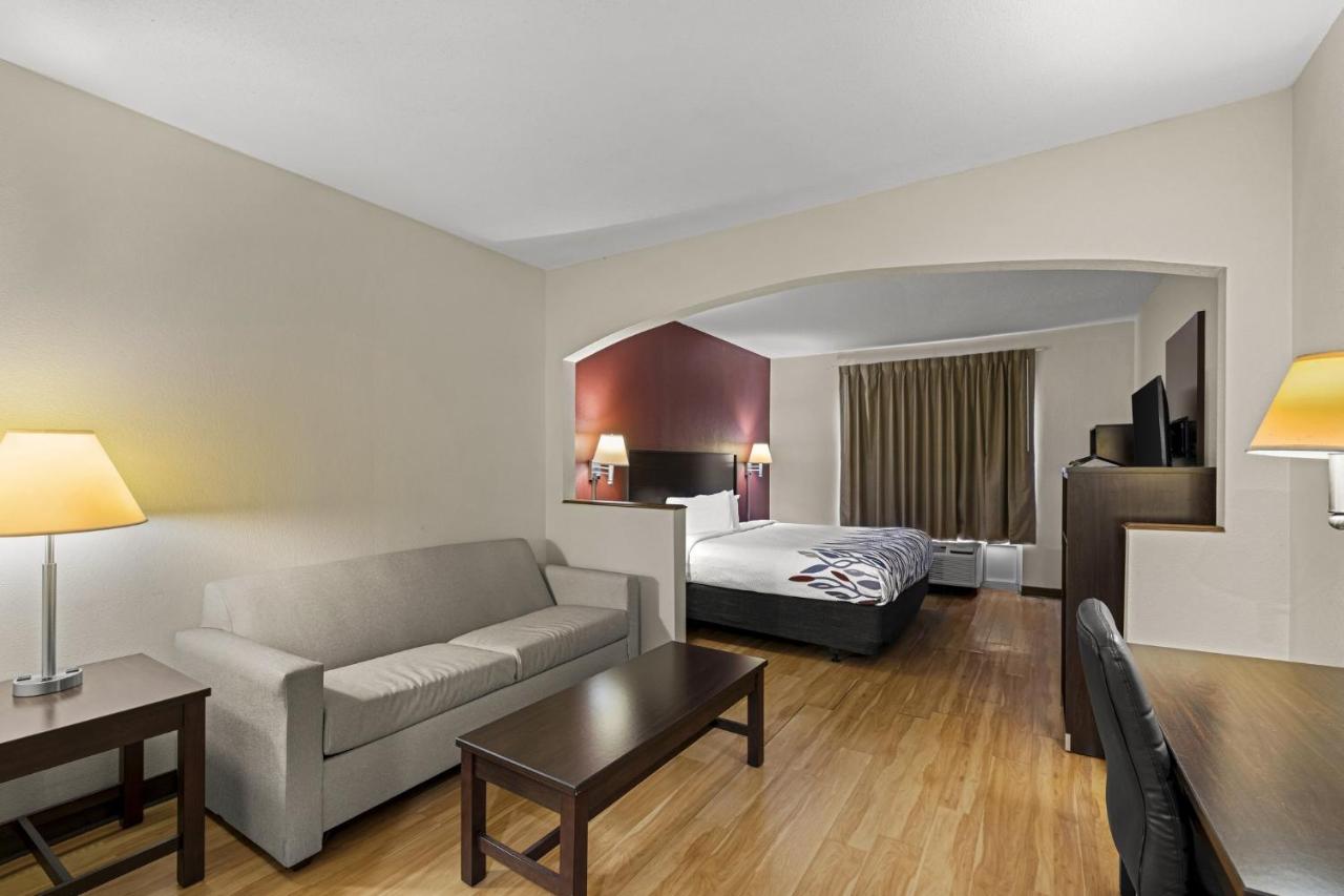 Superior King Room Non-Smoking at Red Roof Inn & Suites Albany, GA