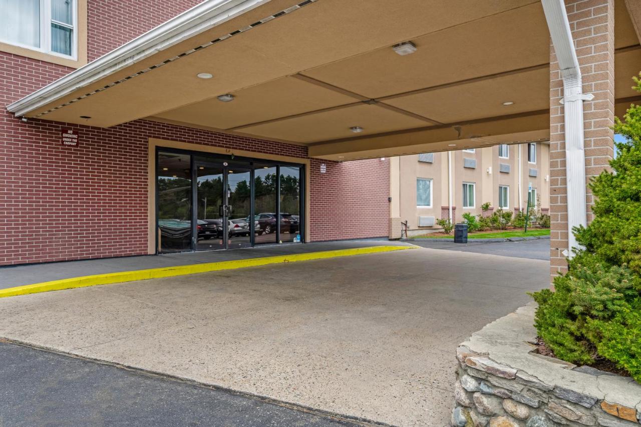 | Americas Best Value Inn Foxboro