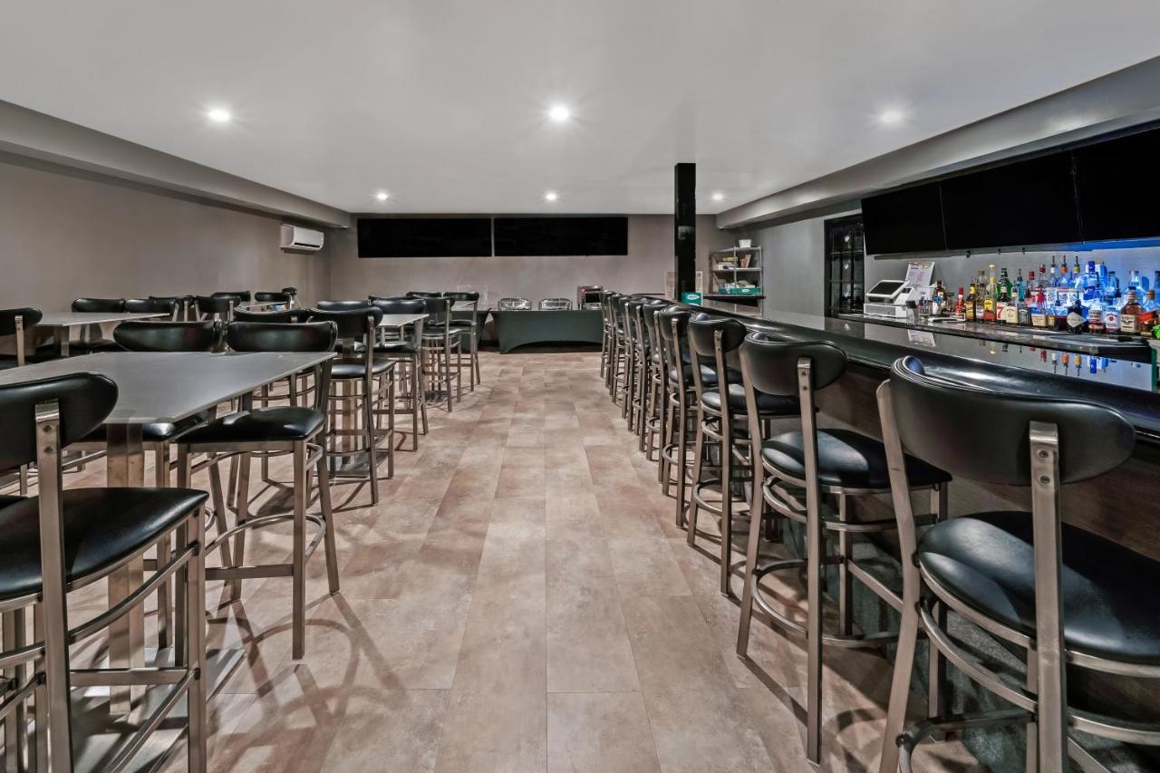 | Americas Best Value Inn Foxboro
