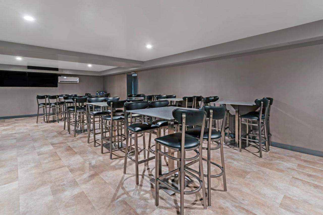 | Americas Best Value Inn Foxboro
