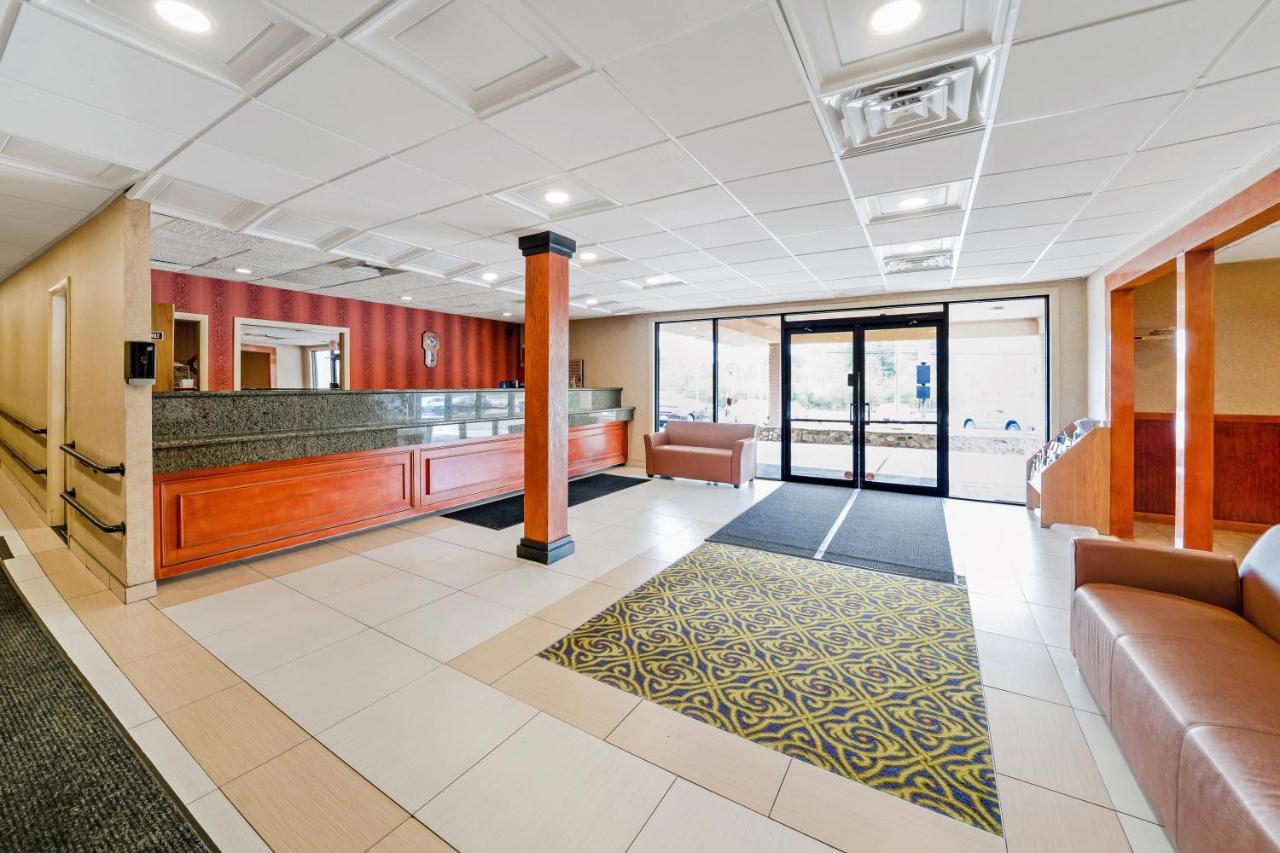 | Americas Best Value Inn Foxboro