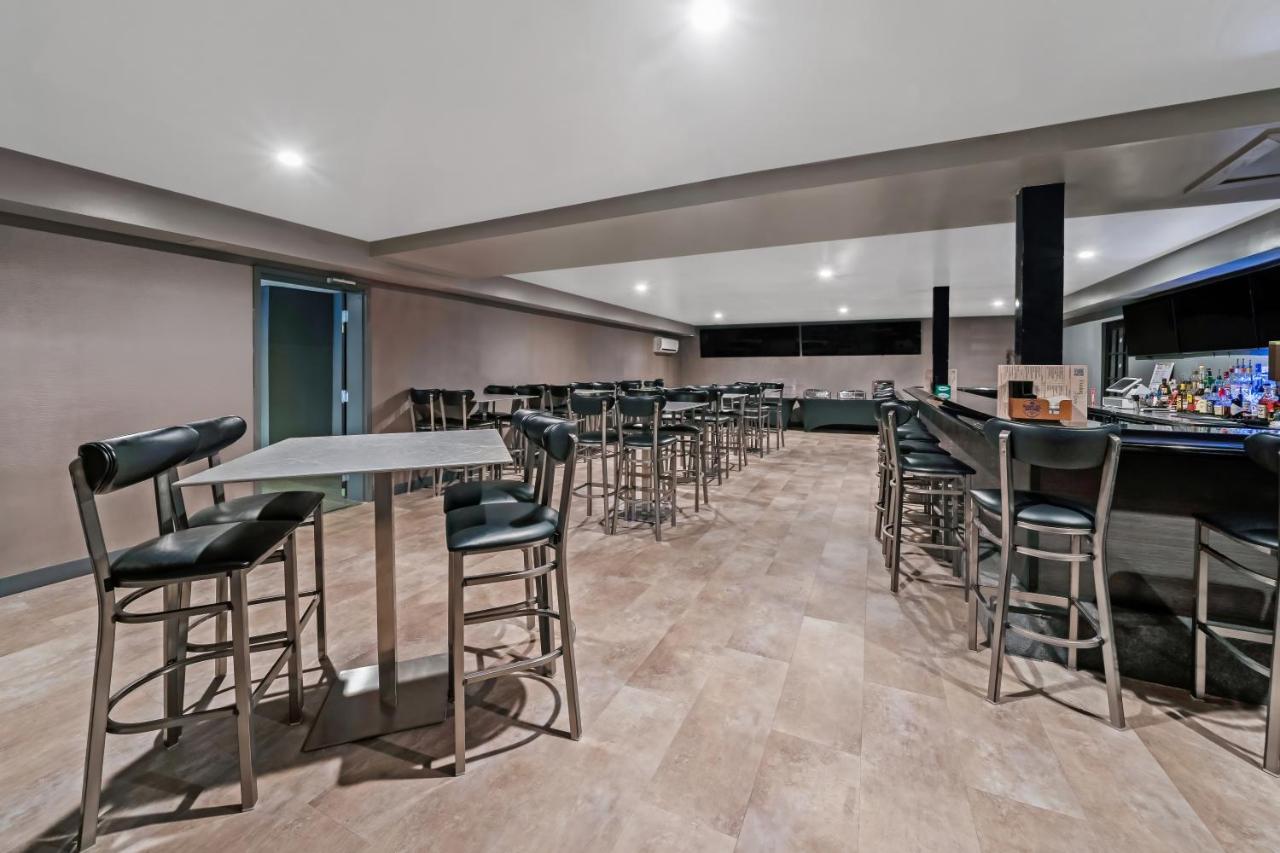 | Americas Best Value Inn Foxboro
