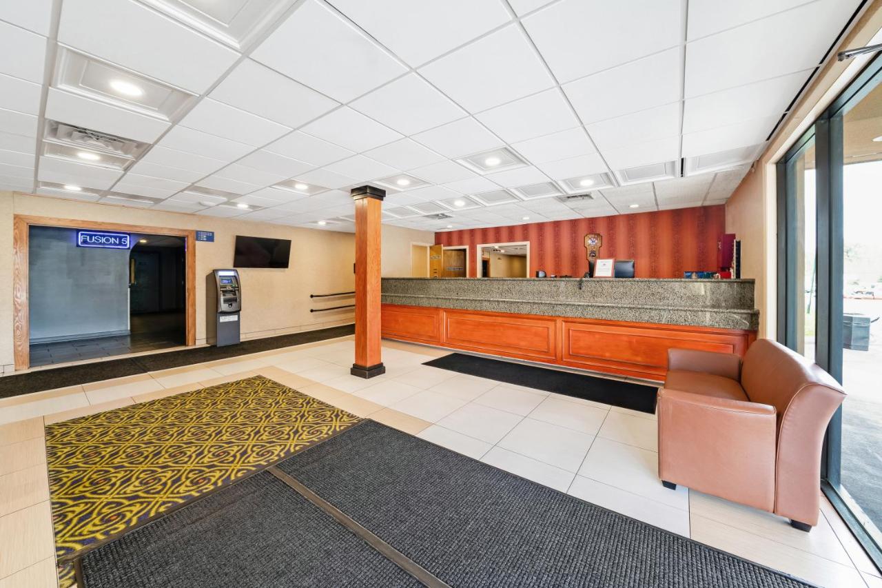 | Americas Best Value Inn Foxboro