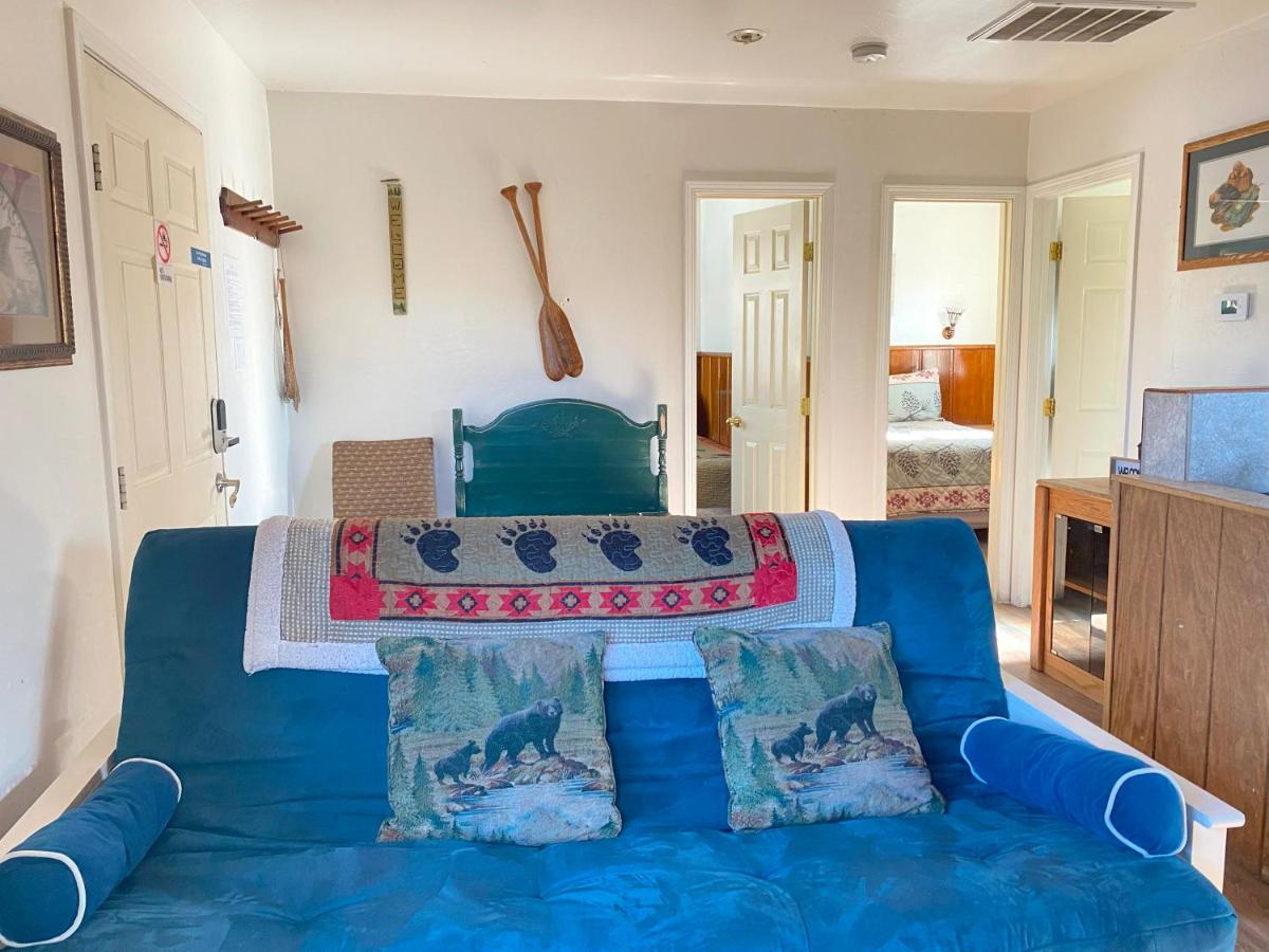 Two-Bedroom Suite at Blue Horizon Lodge