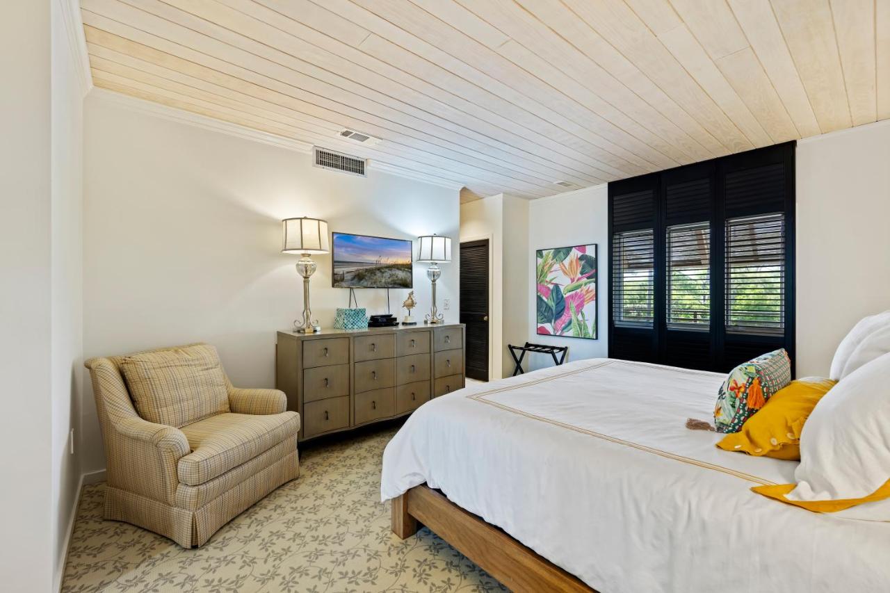 | 4002 Turtle Lane 3 BR Oceanfront Sea Pin