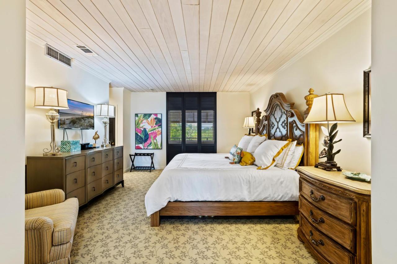 | 4002 Turtle Lane 3 BR Oceanfront Sea Pin