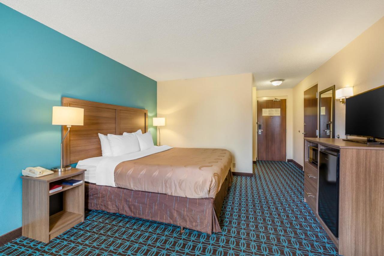 King Room at Quality Inn & Suites Sandusky