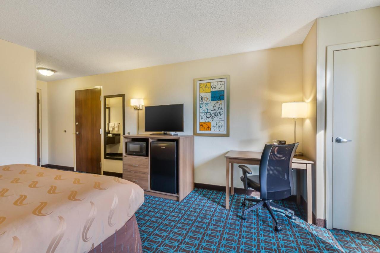 King Room at Quality Inn & Suites Sandusky