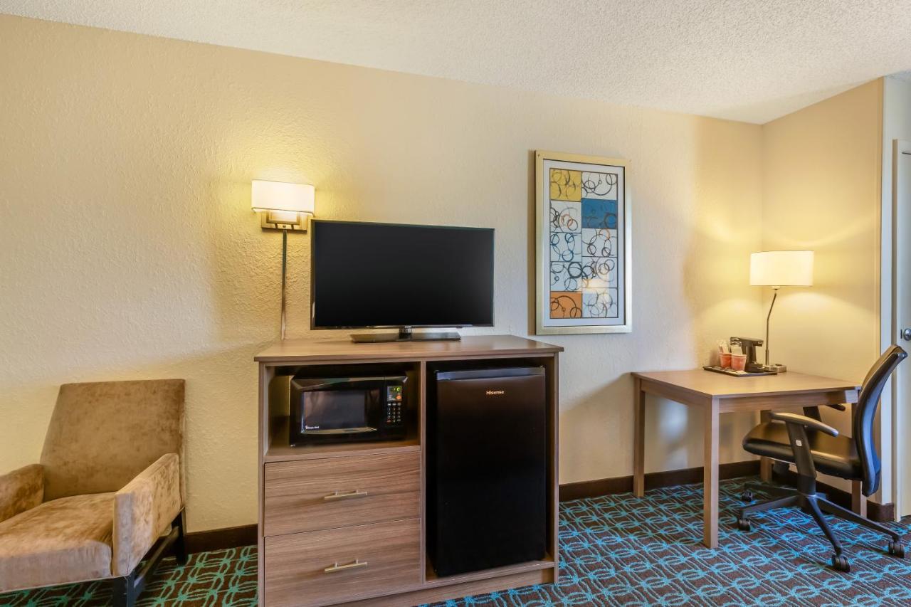 Family Room with Two Queen Beds and Sofa bed - Non Smoking at Quality Inn & Suites Sandusky