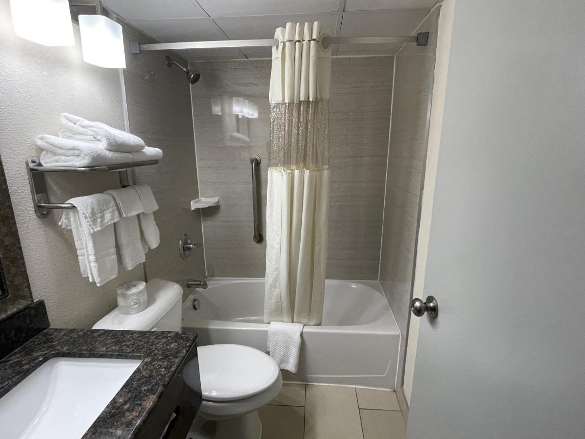 Business King Suite - Non-Smoking at Quality Inn & Suites Cincinnati Downtown