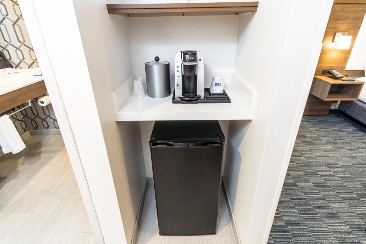| Holiday Inn Express Hotel & Suites Hollywood Walk of Fame, an IHG Hotel