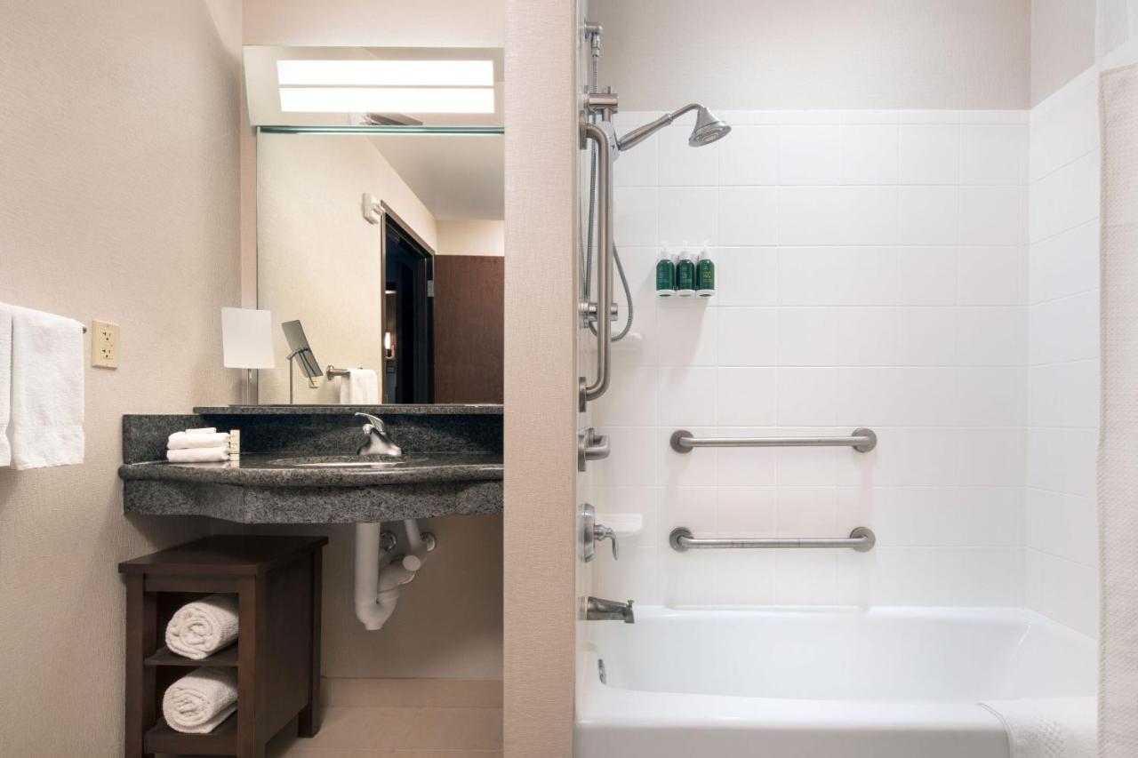 King Studio Apartment at Courtyard Seattle Downtown Pioneer Square